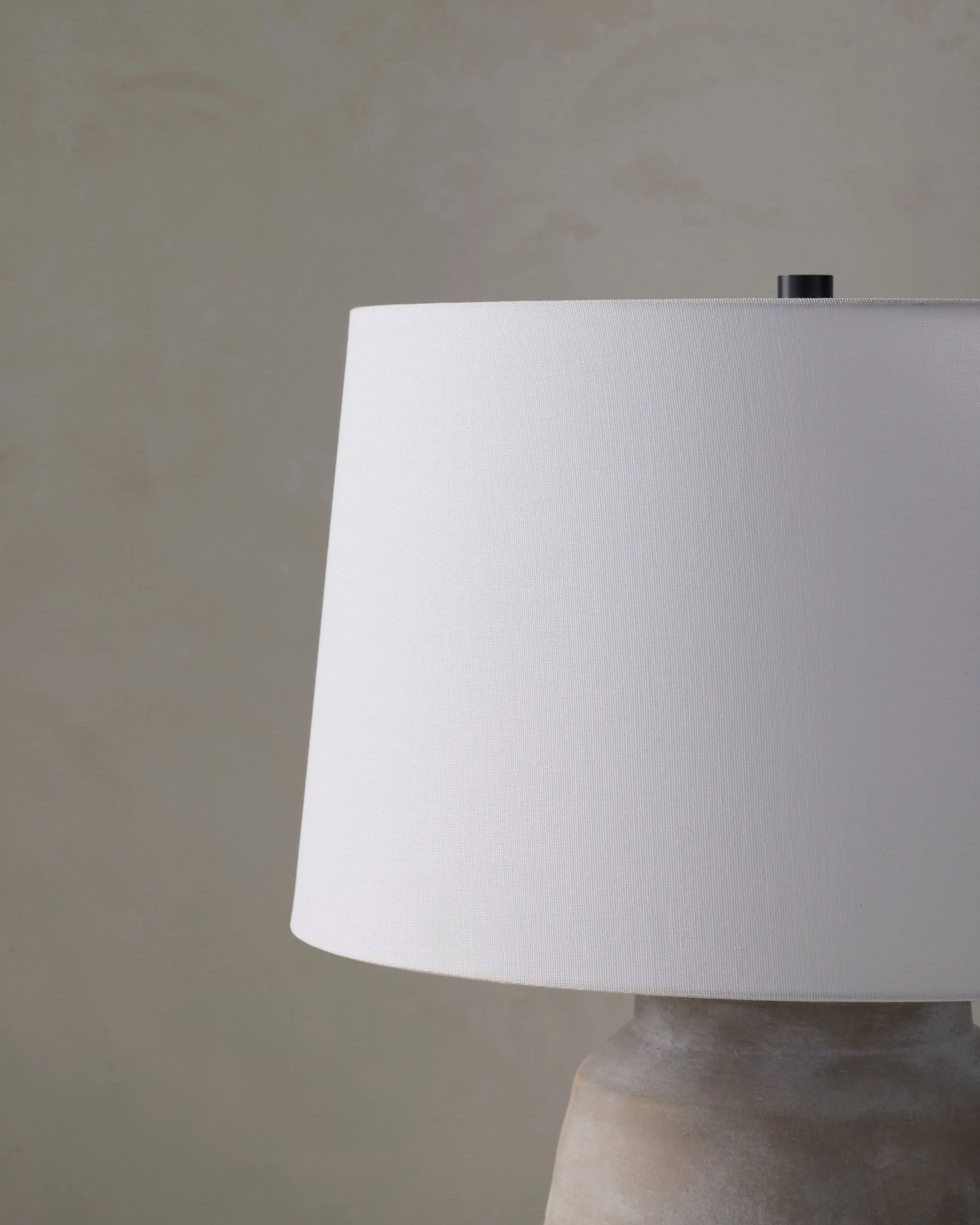 TOTONOE LIGHT グレー Claude Terracotta Table Lamp | Joon Loloi