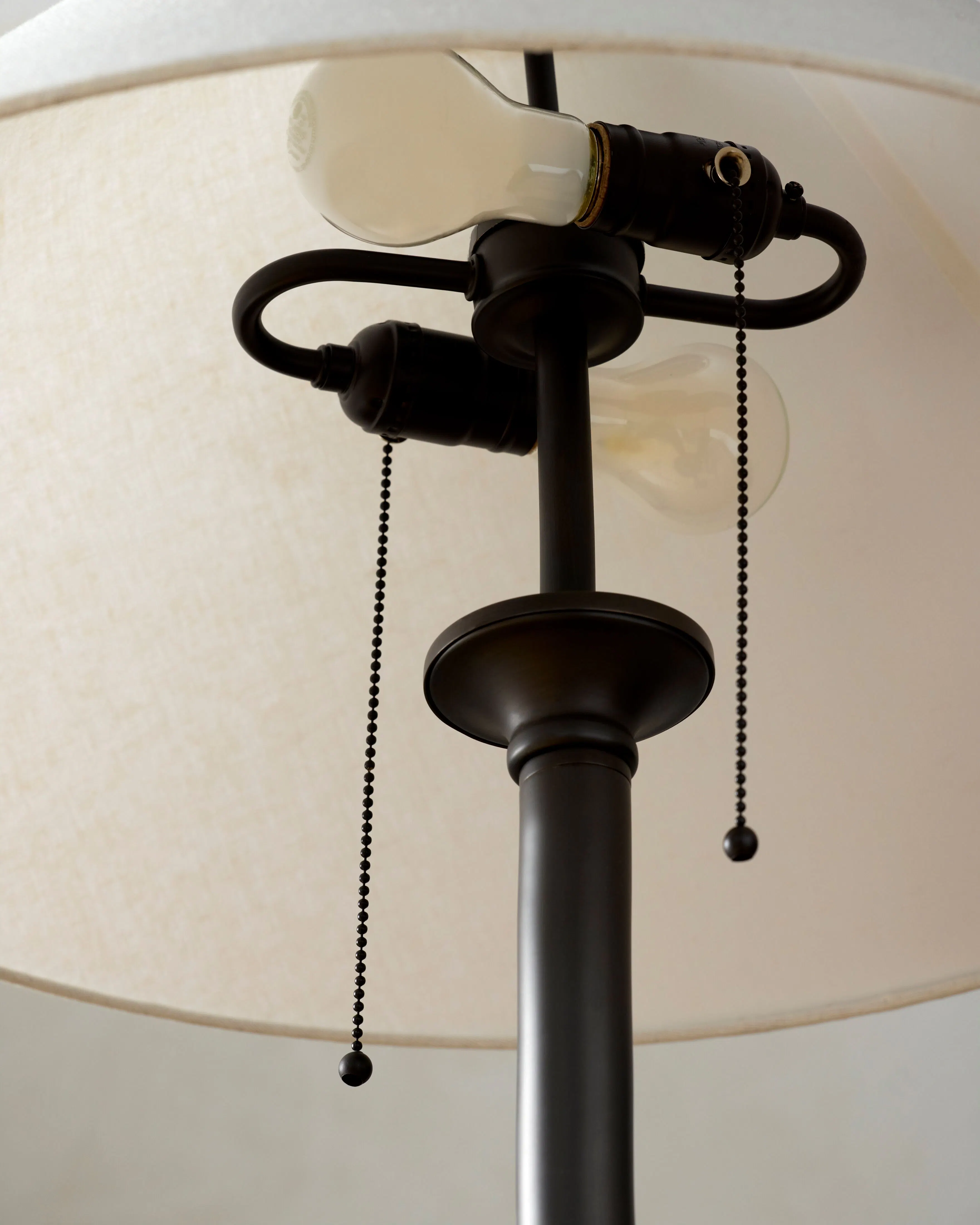 LUROR ブラックメタル　BLACKL Latimer Twin Pull Floor Lamp | Joon Loloi
