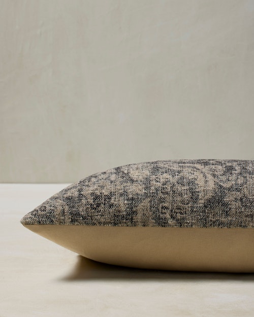 Uma Pillow