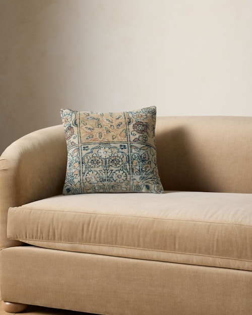 Anaiza Pillow