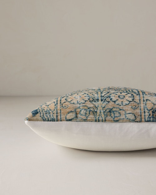 Anaiza Pillow