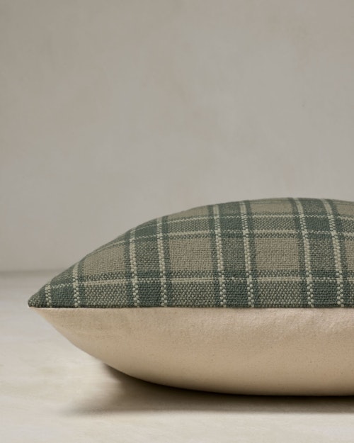 Izzy Pillow