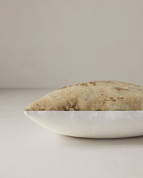 Jonas Pillow
