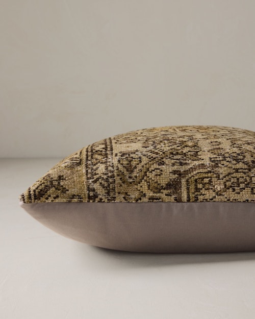 Viola Pillow