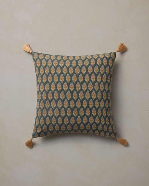 Ekani Pillow