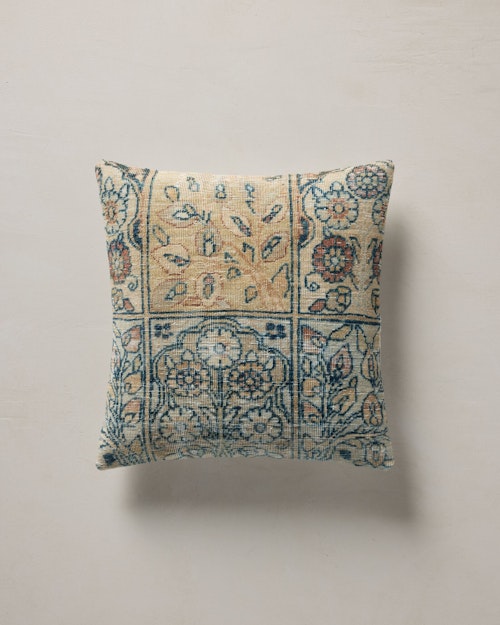 Anaiza Pillow