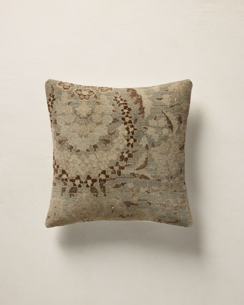 Jonas Pillow