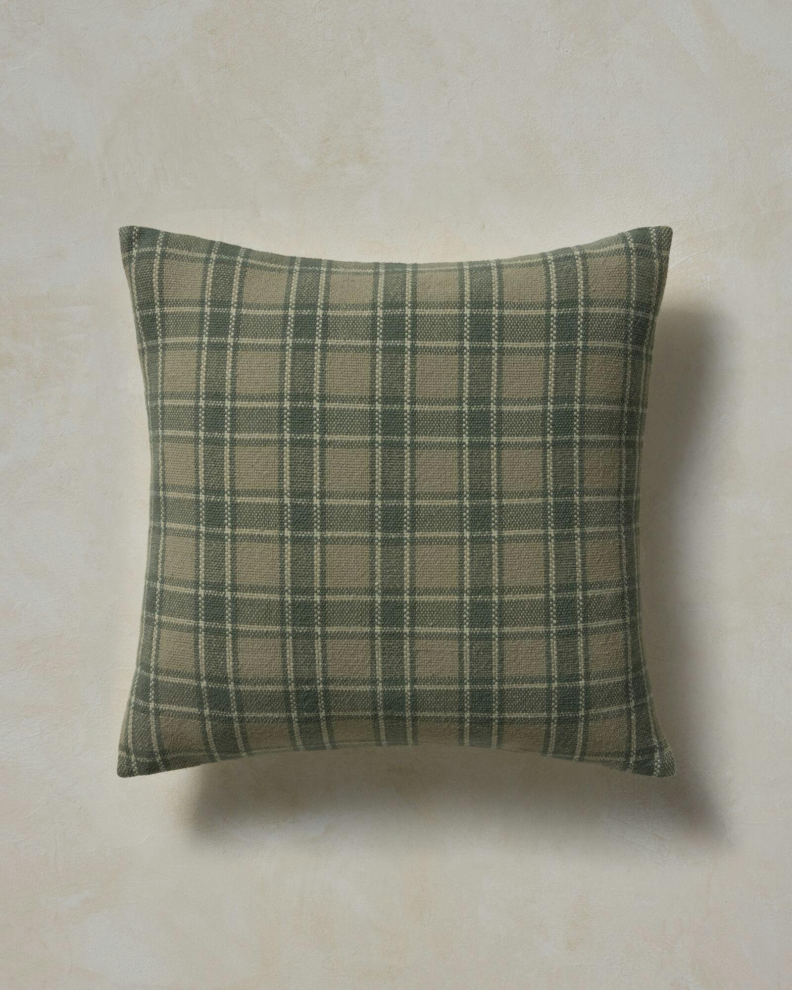 Izzy Pillow | Joon Loloi