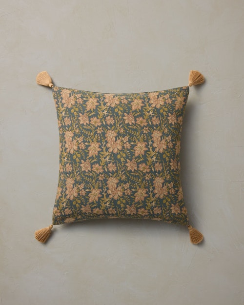 Ekani Pillow